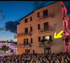 La casa sulla piazza